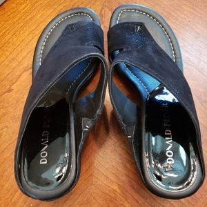 Donald Pliner Distressed Metallic Size 9 heeled sandal